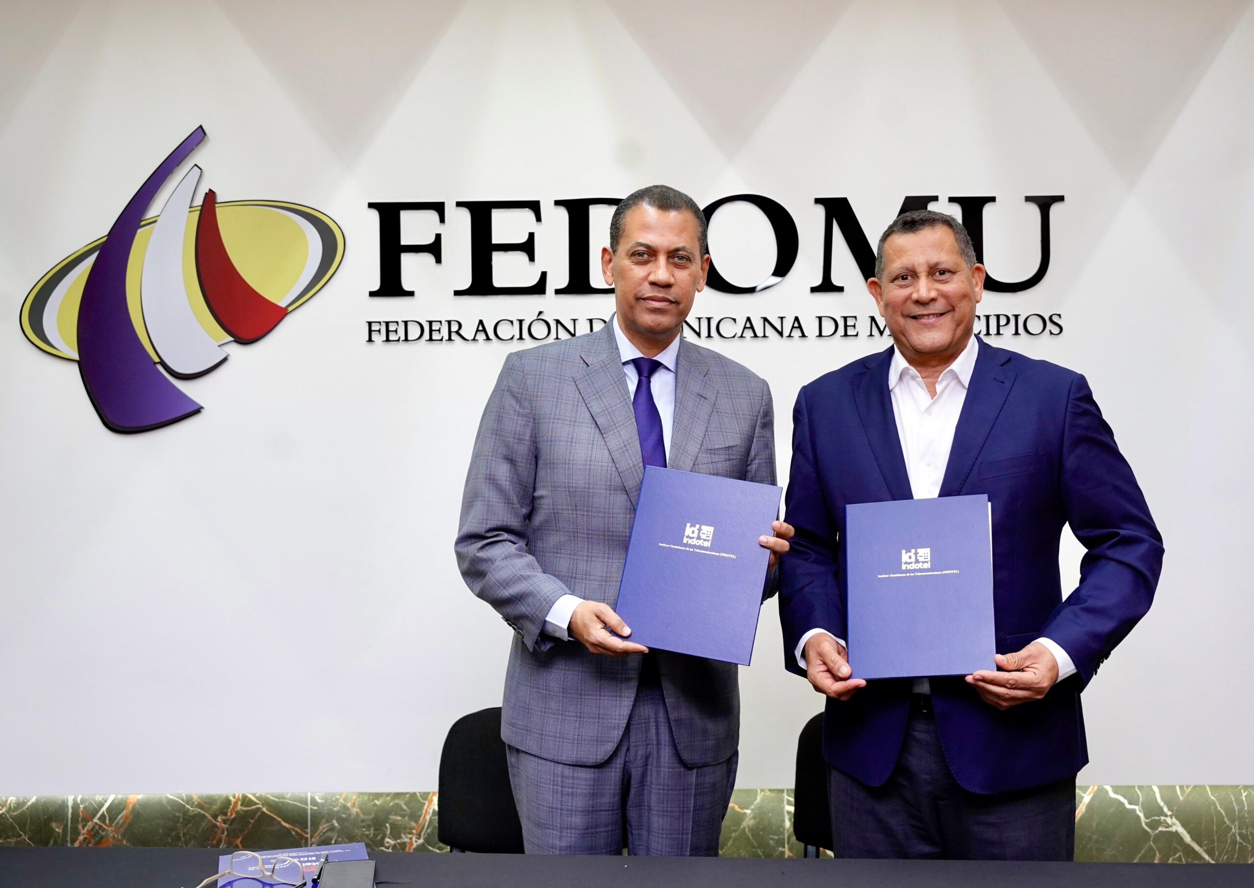 Fedomu e Indotel fortalecerán la educación municipal sobre telecomunicaciones y gestión de infraestructura